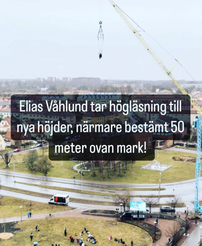 Sverigerekord i högläsning, 50 meter upp i luften. Scenteknik Norrköping hjälpa till med att hyra mobil storbildsskärm
